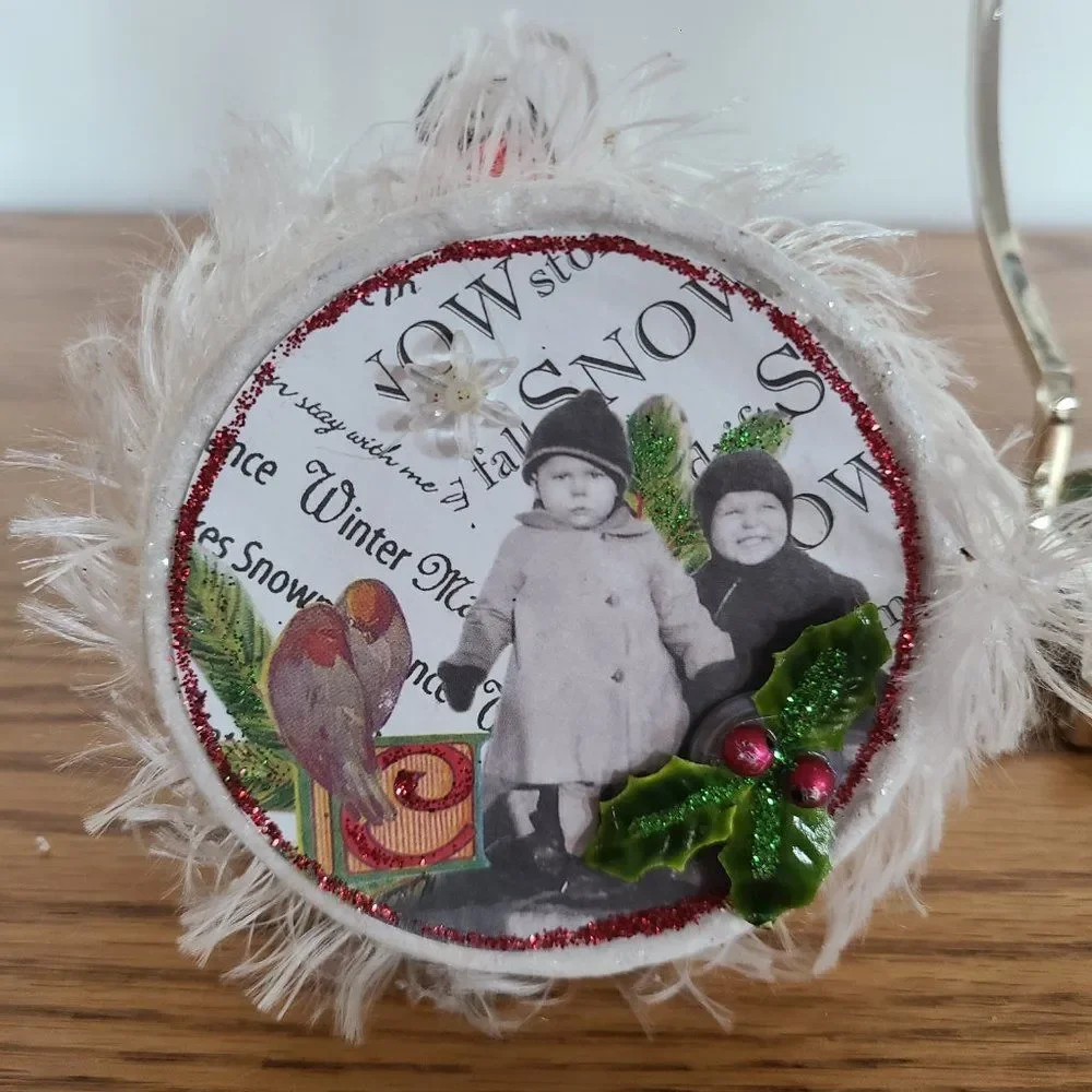 Set of Two Decoupage Old-Fashioned Christmas Ornaments Half Globe Vintage Look